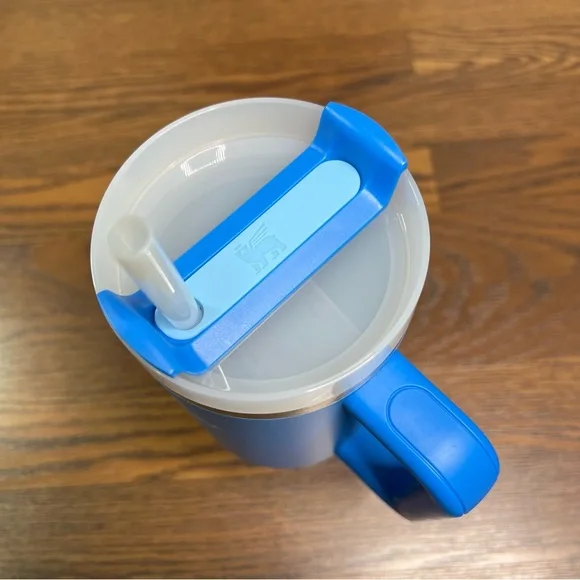 40 oz Stanley The Flowstate Quencher H2.0 Tumbler in Beach Blue - Picture 8 of 10